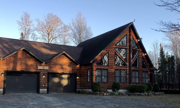 Saint Quentin Cabin | Welcome to Appalachian Lodge! Luxurious cabin situated on a beautiful property