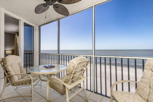 Fort Myers Beach Apartment | Welcome to Beach Villa's # 602 Vacation Rental - 250 Estero Blvd condo