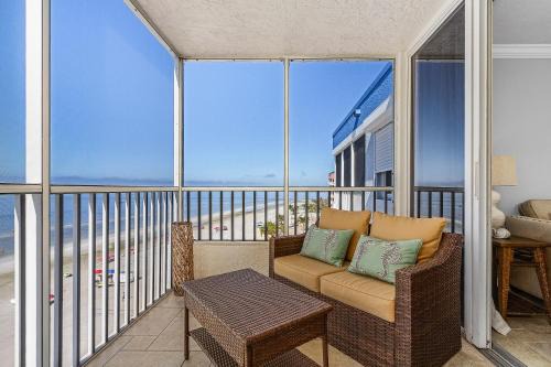 Fort Myers Beach Apartment | Welcome to Beach Villas # 704 - Updated Top Floor Gulf Front & Sunsets - Rental 250 Estero Blvd condo