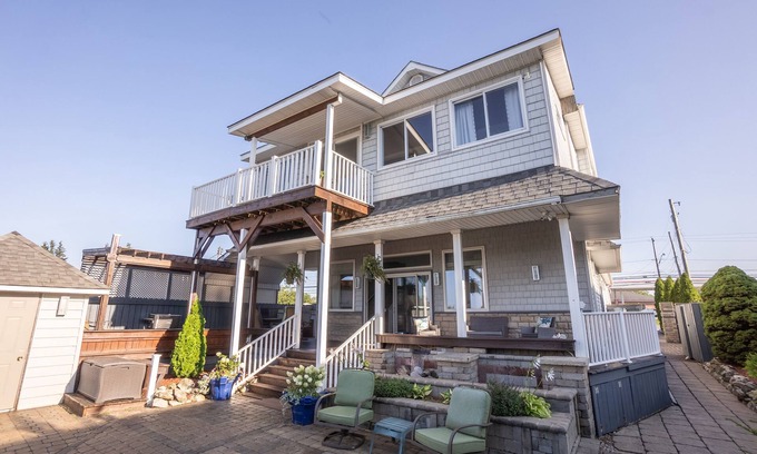 Sheffield Lake House | Welcome to Blue Heaven, your exquisite lakeside retreat nestled along Lake Erie!