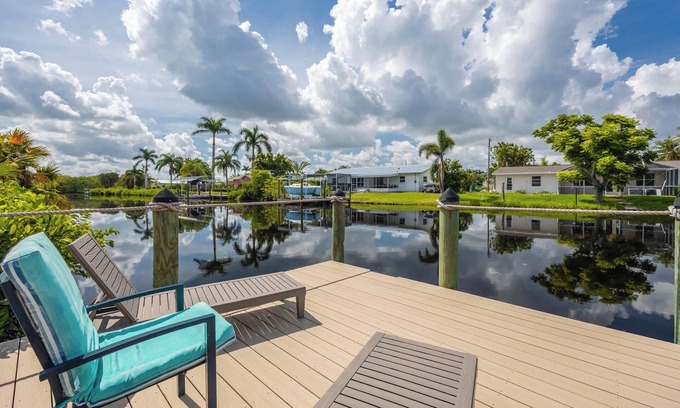 North Fort Myers House | WELCOME TO CASA DE PHOTOGRAPH-Sanctuary & Flair on the Caloosahatchie