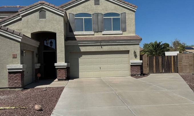 Casa Grande House | Welcome to Casa DeAgoro, a beautiful house to rent in a quiet neighborhood.