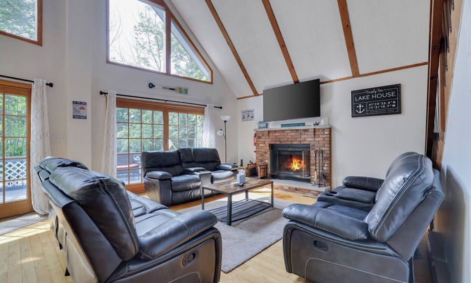 Hamlin Ski Chalet | Welcome to Family ties, steps from the main beach and pool in the Hideout!n