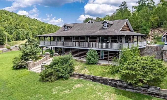Royal House | Welcome to Old Bear Creek