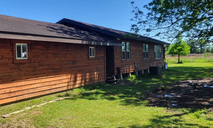 Carencro Other | Welcome to our cozy and secluded location on a picturesque blueberry farm.