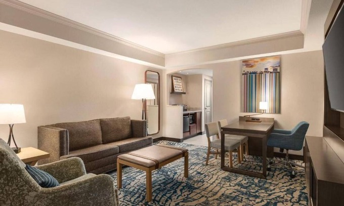 Downtown Tampa Apartment | Welcome to our exquisite hotel, where luxury meets comfort .