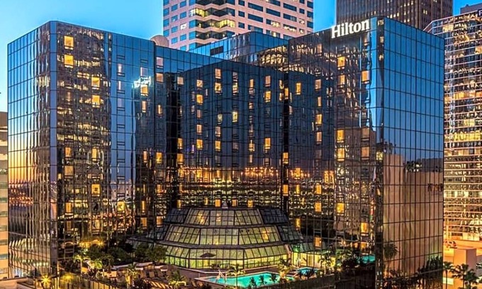 Downtown Tampa Apartment | Welcome to our exquisite hotel, where luxury meets comfort .