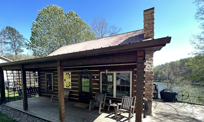 Pittsburg Cabin | Welcome to Paradise.
