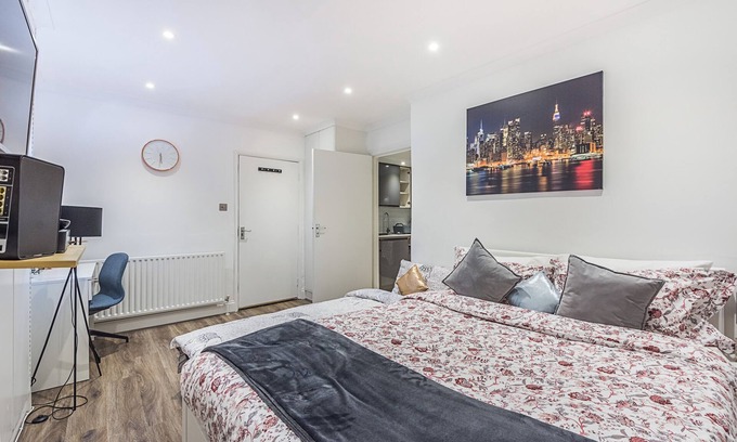 West Kensington Apartment | Welcome to Plotseeker’s Cute and Cosy Apartment in Kensington