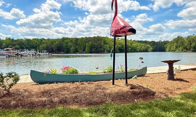 New London House | Welcome to Rest at Badin Lake, your serene waterfront retreat in New London, NC.