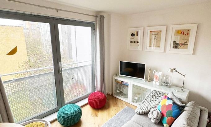 Greenwich West Apartment | Welcome to SHORT LET 1-3 months fully serviced apartment StudioGMT.