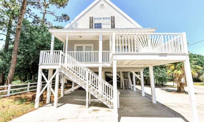 Surfside Beach House | Welcome to SSB🏖️Close to the beach, golf courses & shopping & restaurants