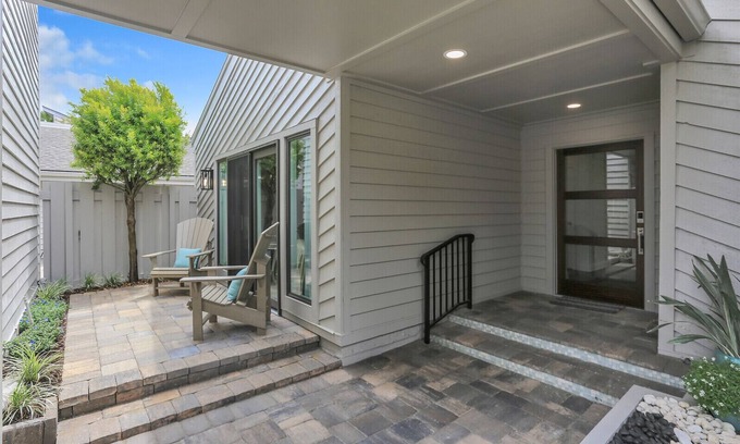 Sawgrass House | Welcome to The Greens @ Sawgrass Country Club. Upscale resort living.