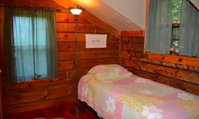Eagle Lake Ski Chalet | Welcome to the Eagle's Nest! Ski & Mountain Bike Paradise Perched in the Trees