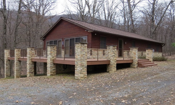 Great Cacapon House | Welcome to the Grandview. A mountain retreat with a grand view!