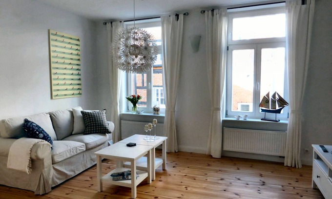 Old Town Apartment | Welcome to the harbor district - Emma