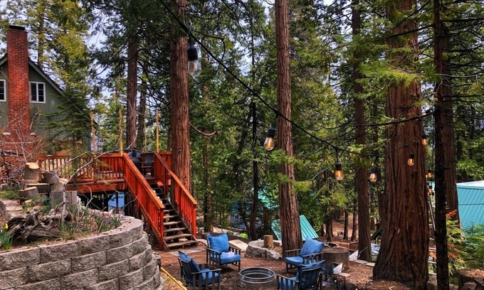 Shaver Lake Cabin | Welcome to The Lyon's Den in the beautiful East Village of Shaver Lake
