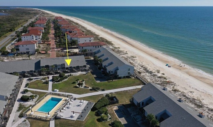East End House | Welcome to Sea Glass π1 Bed, 1 Bath, Sleeps 4. Close to beach, pool access.