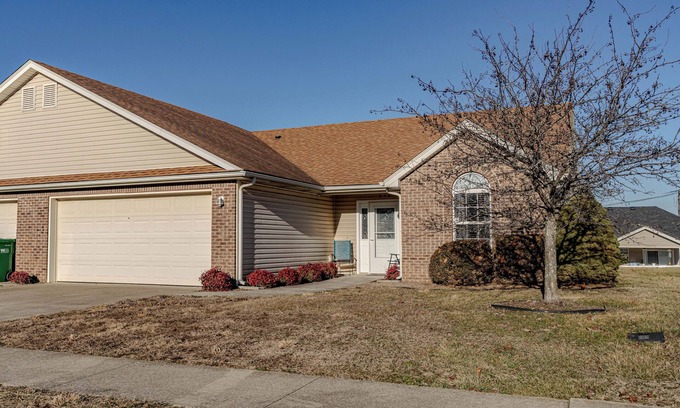 Elizabethtown House | Welcome to your home away from home! This centrally located 3-bedroom, 2-bath