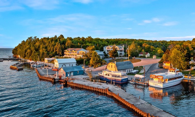 Gills Rock Condo | Welcome to your Happy Place!