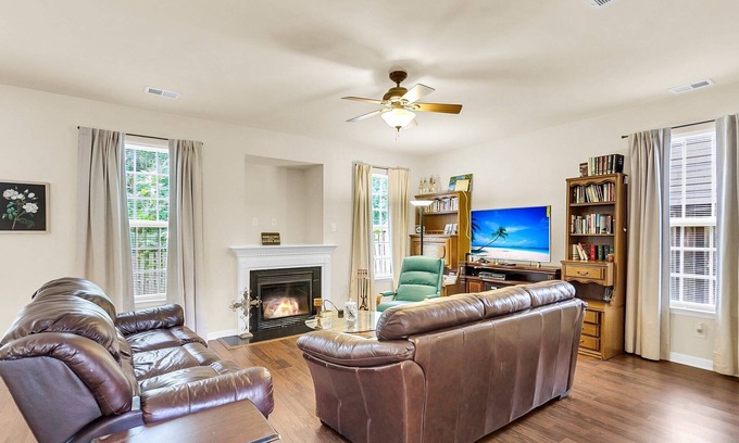 Lincolnville House | Welcome to your home away from home! Enjoy easy keypad check-in, cozy beds with fresh linens, clean towels, and stocked bath essentials. Cook in the full kitchen, do laundry with provided detergent, and enjoy a comfortable, hassle-free stay.