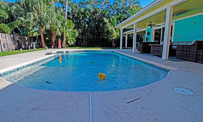 Hobe Sound House | Welcome to your tropical paradise! Private pool and 5 min to beach.Pet-Friendly!