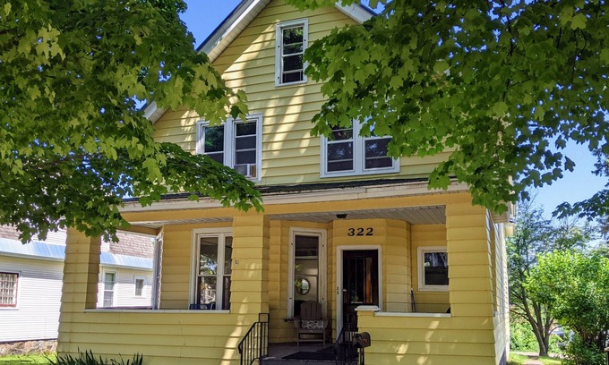 Ironwood House | Welcome Traveling professionals- beautiful lower flat by the Iron Belle Trail!