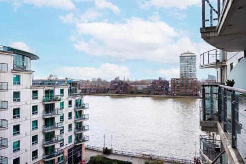 Vauxhall Apartment | WelcomeStay St Georges Wharf