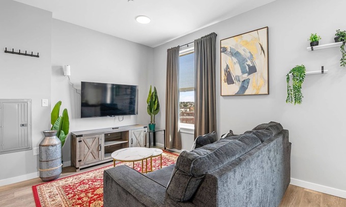 Everett Apartment | Welcoming 1BR Near Encore Boston 3793