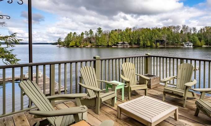 Muskoka Lakes Cottage | Welcoming, 4+ bed 3 bath cottage on South Lake Rosseau! Boathouse! Sunsets!