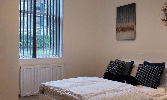Haverstock Apartment | Welcoming 4-bedroom apartment with WiFi in vibrant London