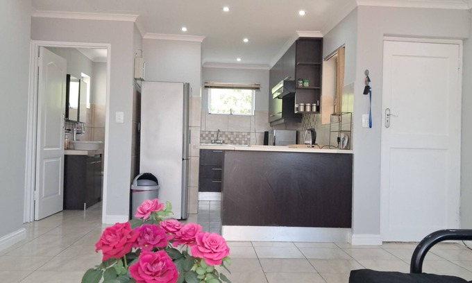 Mountainside Apartment | Welcoming apartment with ocean view in peaceful Gordon's bay