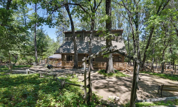 Middletown Cabin | Welcoming ‘Cole Ridge Chalet’ in Kelseyville!