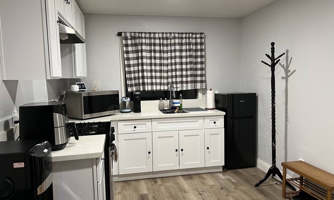 Jurupa Valley House | Welcoming Cozy Guest Unit