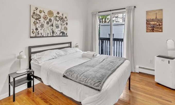 Hackensack River Waterfront House | Welcoming Dreamy Room W/Balcony -LightRail-NYC