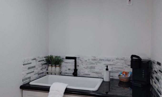 Roseville Apartment | Welcoming studio in Roseville perfect for a cozy getaway