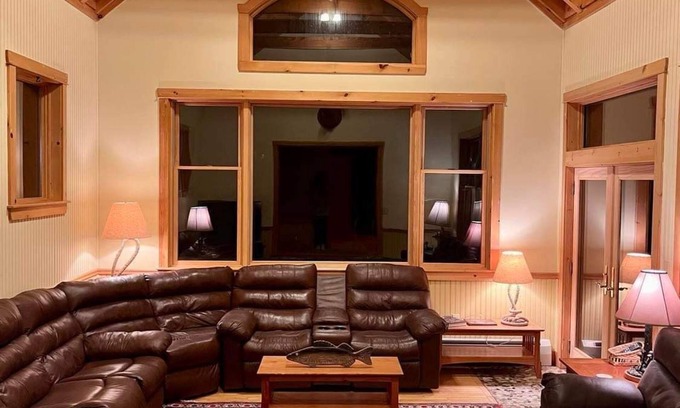 Caratunk Cabin | Well accommodated lakeside lodge with ITS trail access near West Forks, Maine.