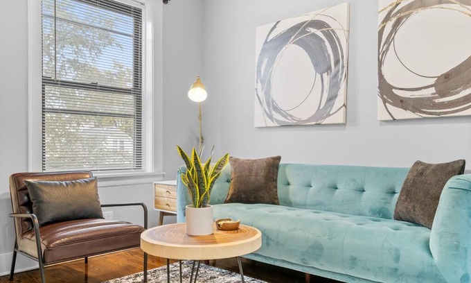 Chicago Apartment | Well-Appointed 2BR Apt in a Vibrant Area - Cicero 2N
