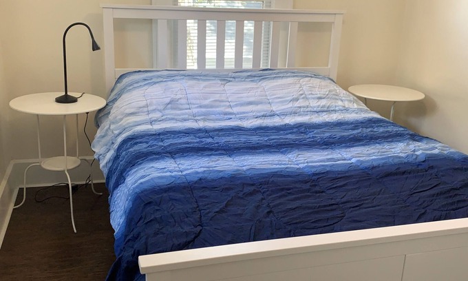Historic Uptown Apartment | Well-appointed apartment close to the waterfront and downtown
