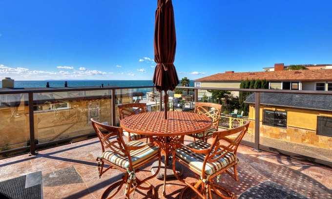 Laguna Beach Villa | Well appointed villa right in the heart of downtown Laguna Beach! 1 BR 1.5BA