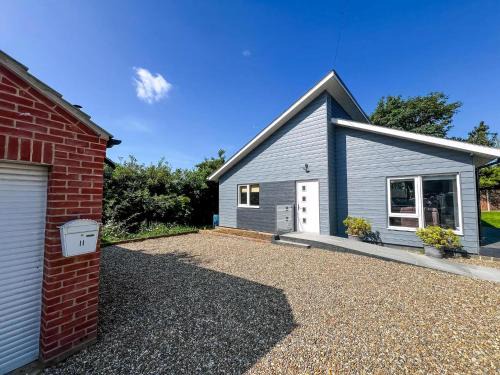 Hemsby House | Well Designed Bungalow In The Seaside Resort Of Hemsby, Ref 99011Og