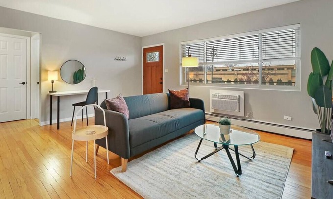 Arlington Heights Apartment | Well-Designed 1BR Apartment