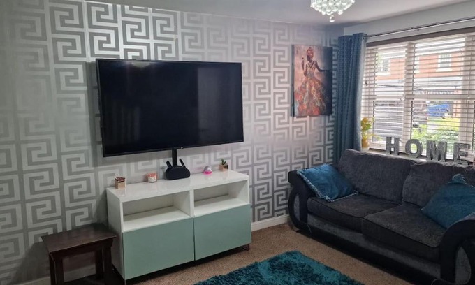 Bolton Apartment | Well Furnished 3 Bedroom House in a cosy estate in Bolton