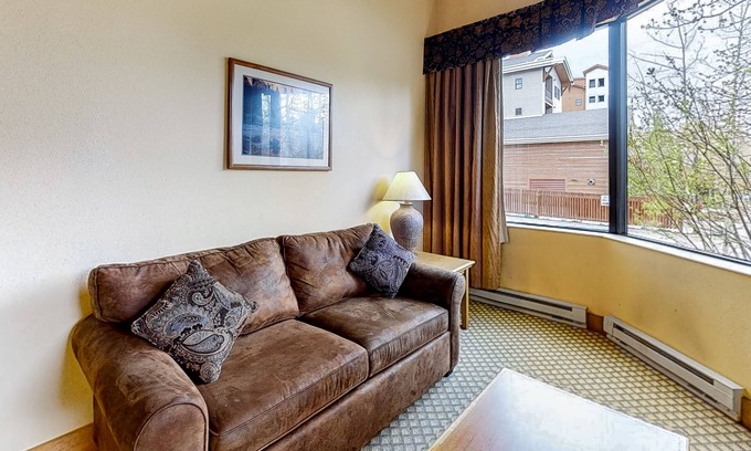 Crested Butte Apartment | Well-Kept Studio Near the Slopes w/Kitchenette, WiFi, Shared Pool, & Hot Tub