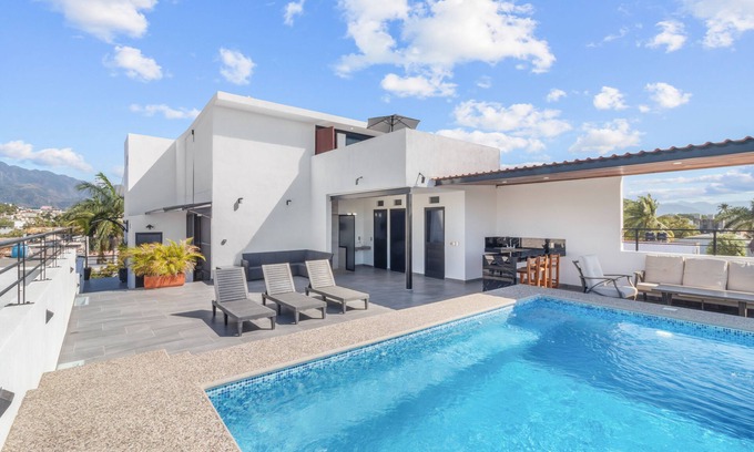 Fluvial Vallarta Apartment | well located Apartment with pool and private Terrace, overlooking The city.