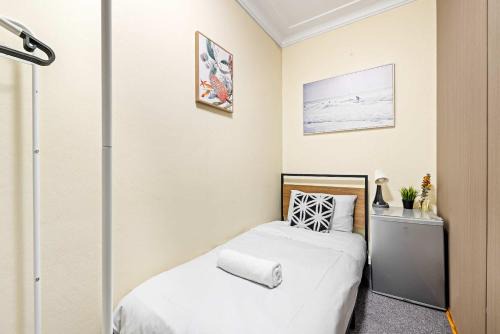 Auburn House | Well-Located Single Room in Auburn - Near Station and Shops - Shared Bathroom