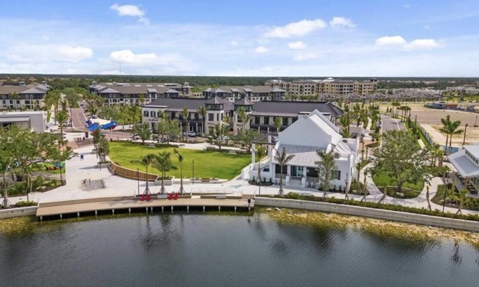 Venice House | WELLEN GOLF AND COUNTRY CLUB VERANDA FEB AVAIL. INQUIRY ABOUT FLEXIBLE DATES