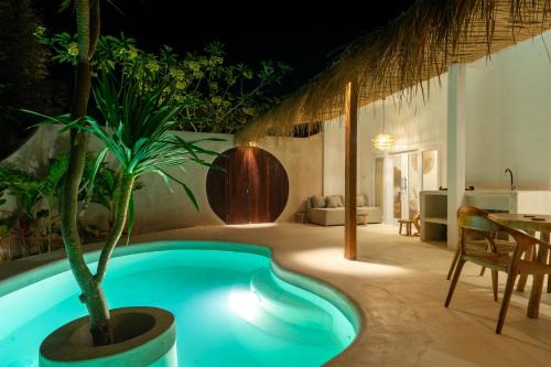 Mushroom Bay Hotel | Wellhouse Villas
