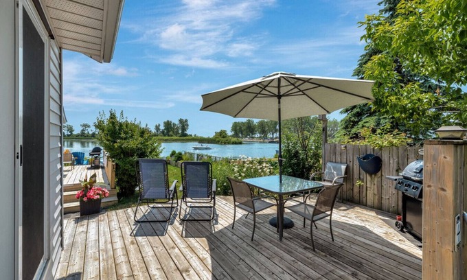 Wellington House | Wellington Cottage at Twin Birch Suites