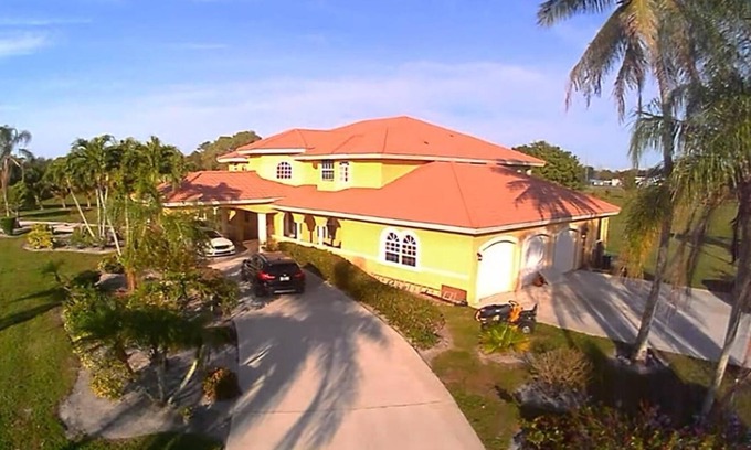 Wellington House | Wellington Hideaway Villa a spacious 5-bedroom house close to the Polo Club